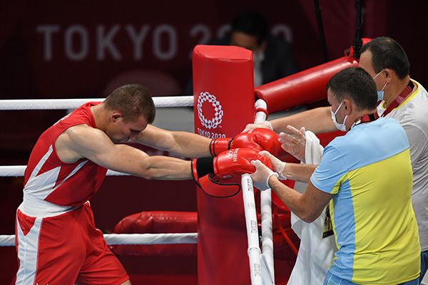 Хижняк вышел в 1/4 финала Олимпиады по боксу