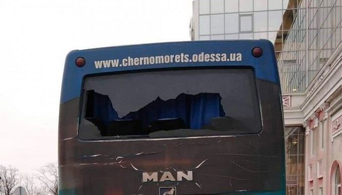 Фанаты «Черноморца» вновь напали на автобус клуба. На этот раз всё намного серьезнее