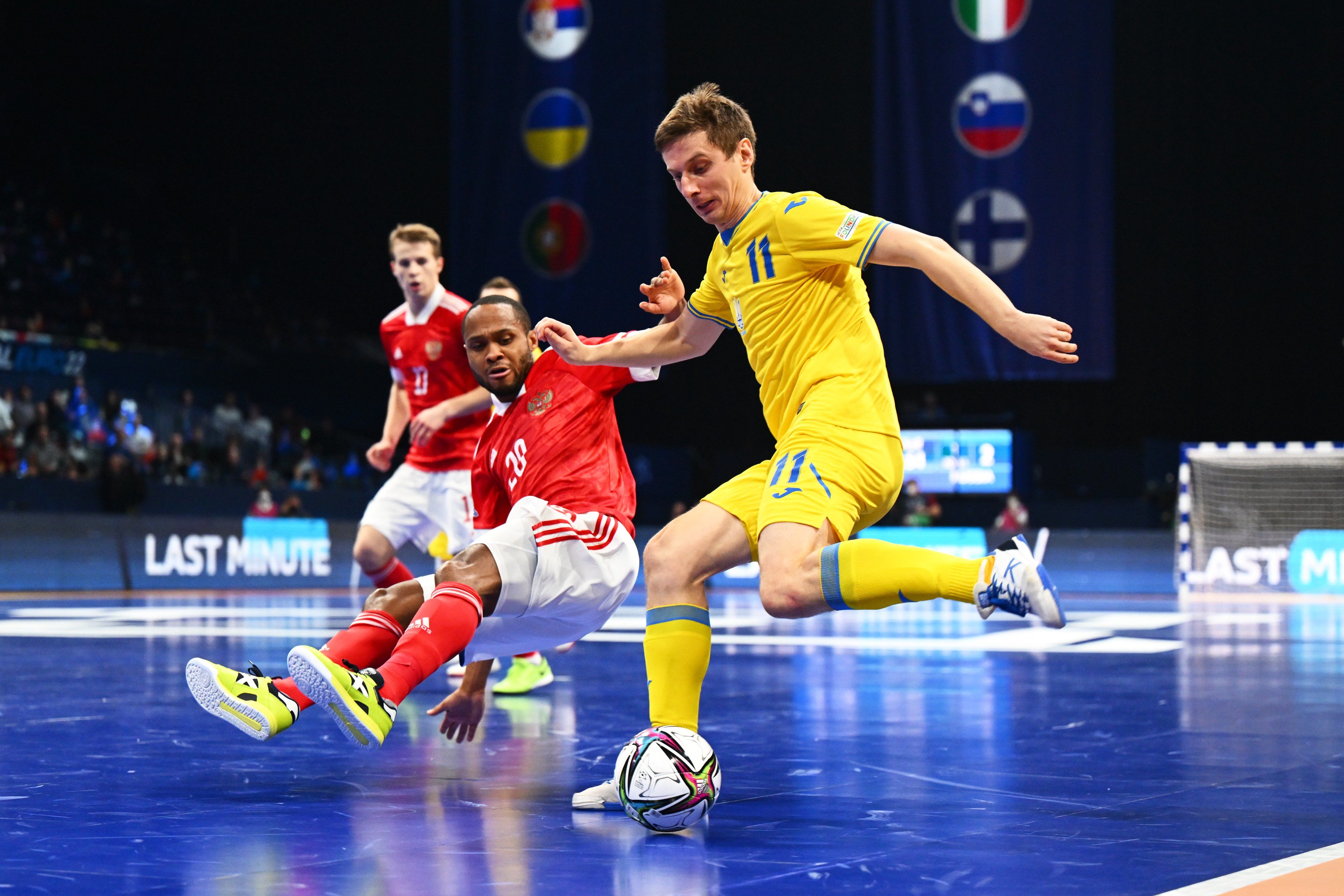 Украина с незабитым пенальти достойно уступила России в полуфинале чемпионата Европы по футзалу